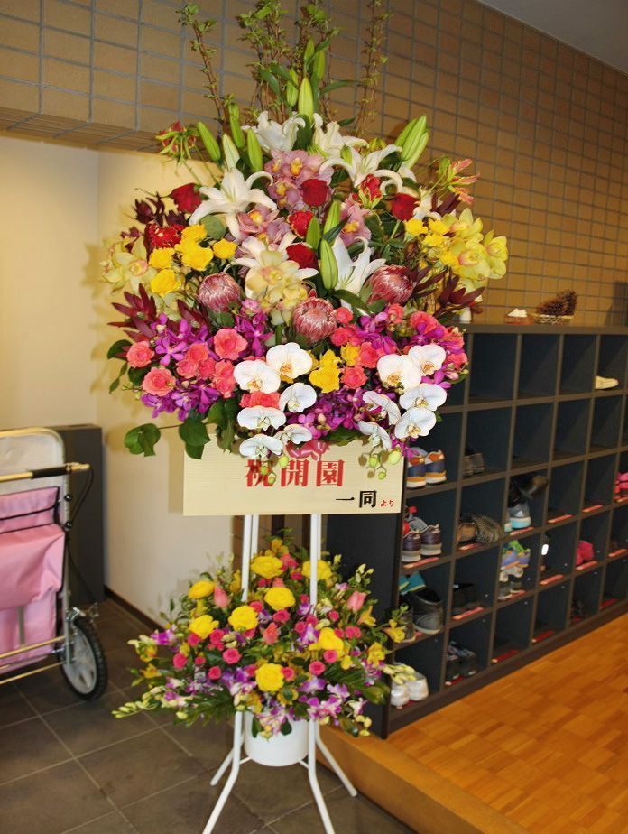 お祝いスタンド花二段M 25,000円(税別)