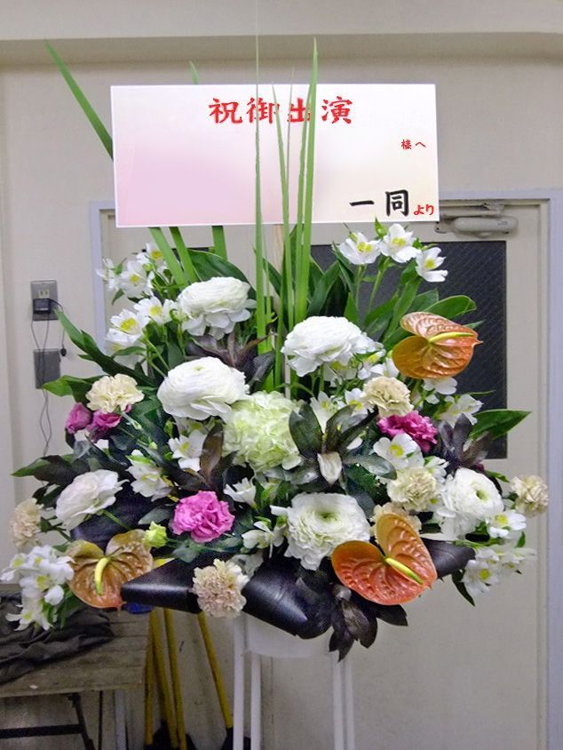 お祝いスタンド花一段15,000円(税別)