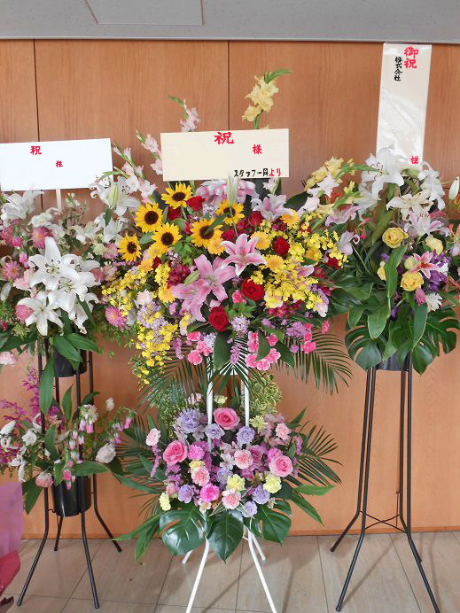 お祝いスタンド花二段M 25,000円(税別)