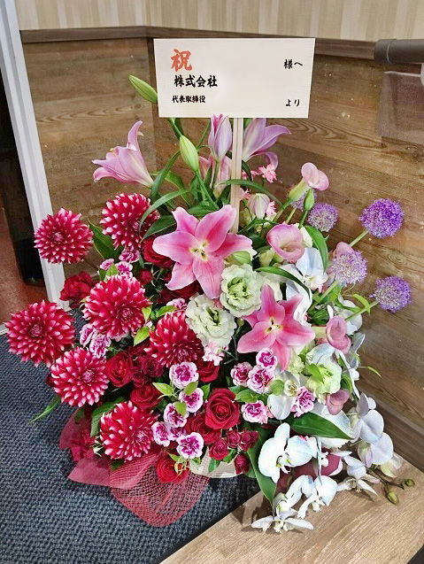 お祝いアレンジ花　15,000円（税別）