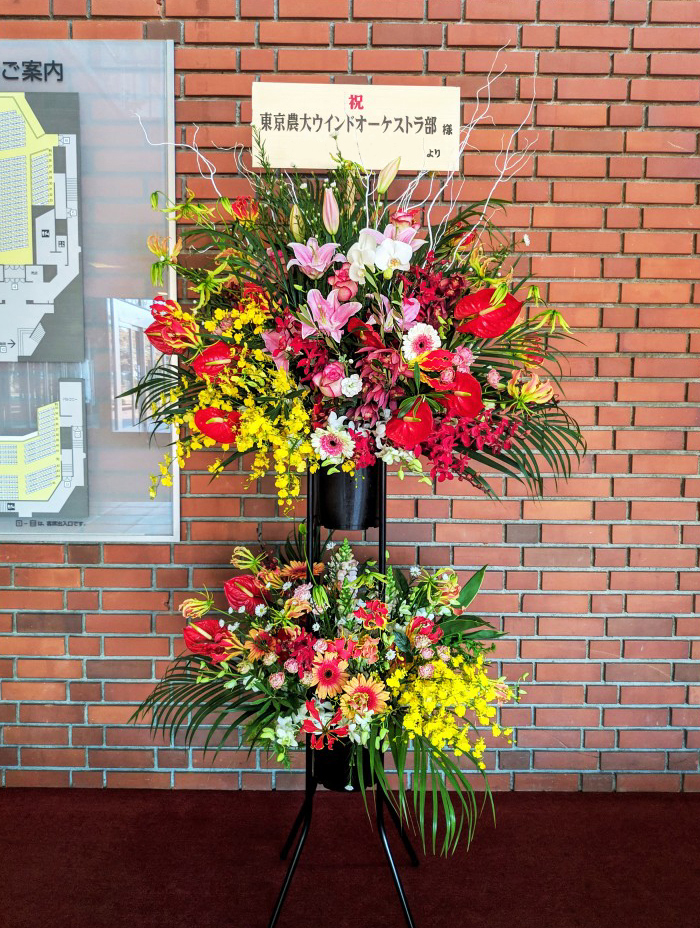 お祝いスタンド花 2段 21,600円(税込)