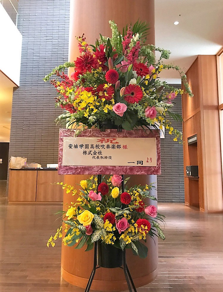 お祝いスタンド花 2段 32,400円(税込)