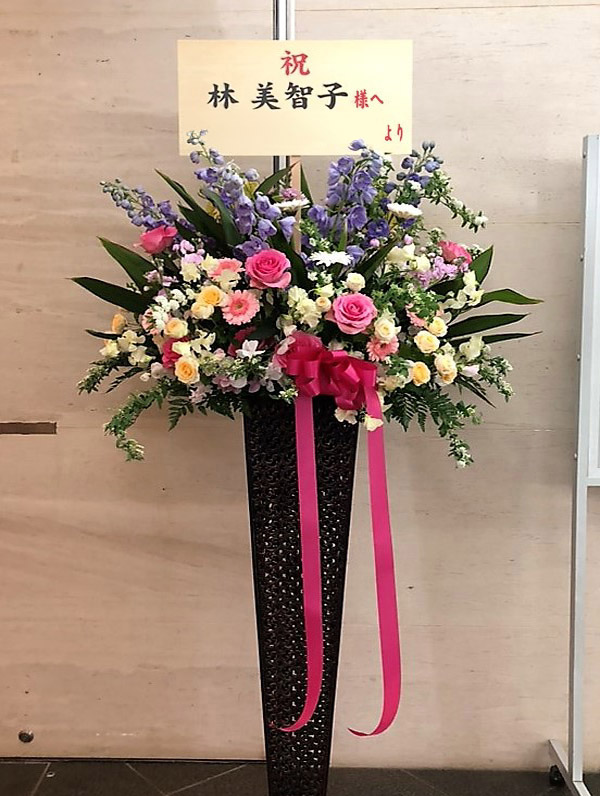 お祝いスタンド花 1段 16,200円(税込)+オプション