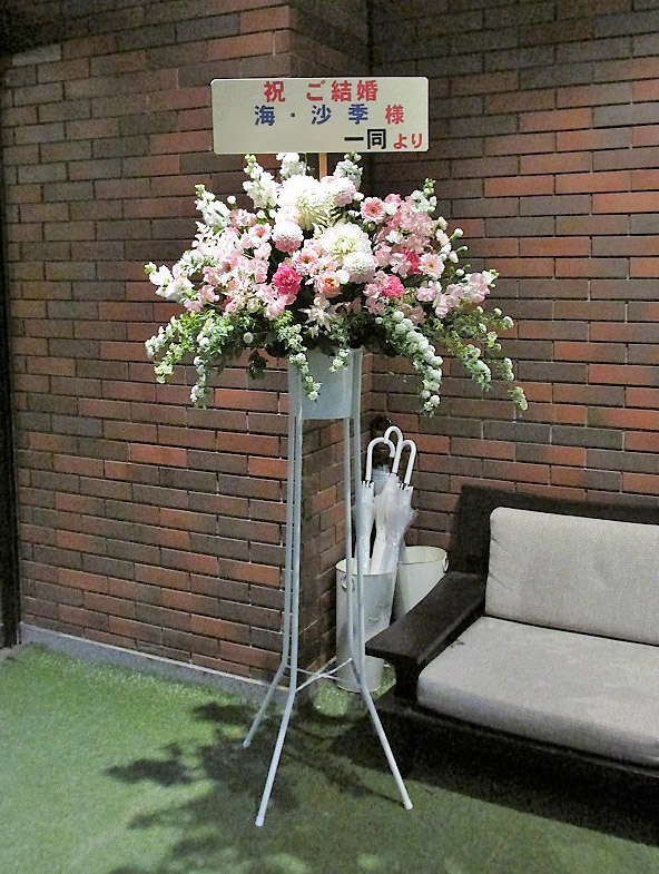 お祝いスタンド花 1段 16,200円(税込)