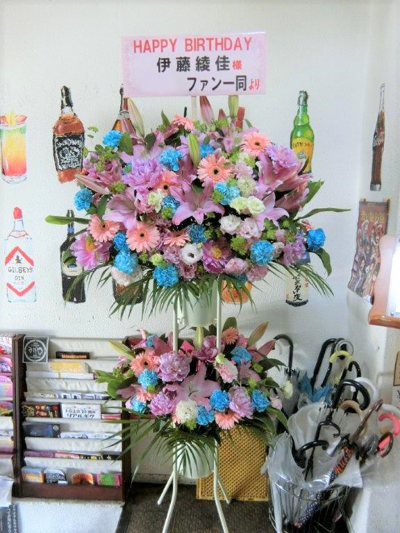 お祝いスタンド花  2段 　21,600円（税込）