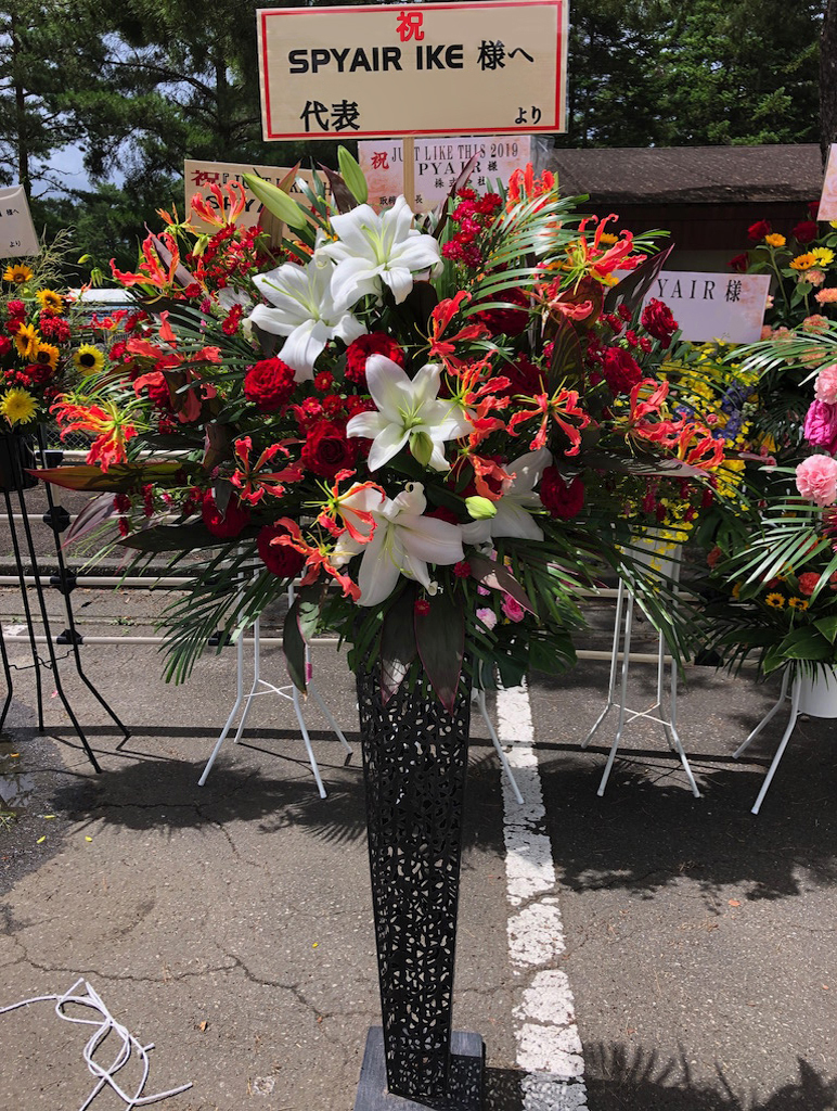 お祝いスタンド花  1段 　16,200円（税込）＋オプション